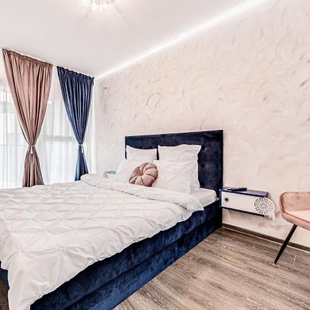 Ari Rose Apartment With Cozy Balcony Арад Екстериор снимка