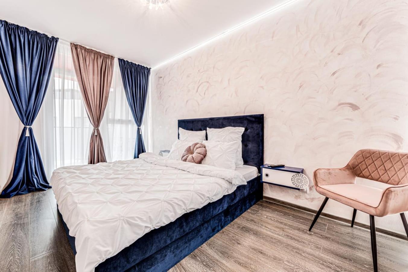 Ari Rose Apartment With Cozy Balcony Арад Екстериор снимка