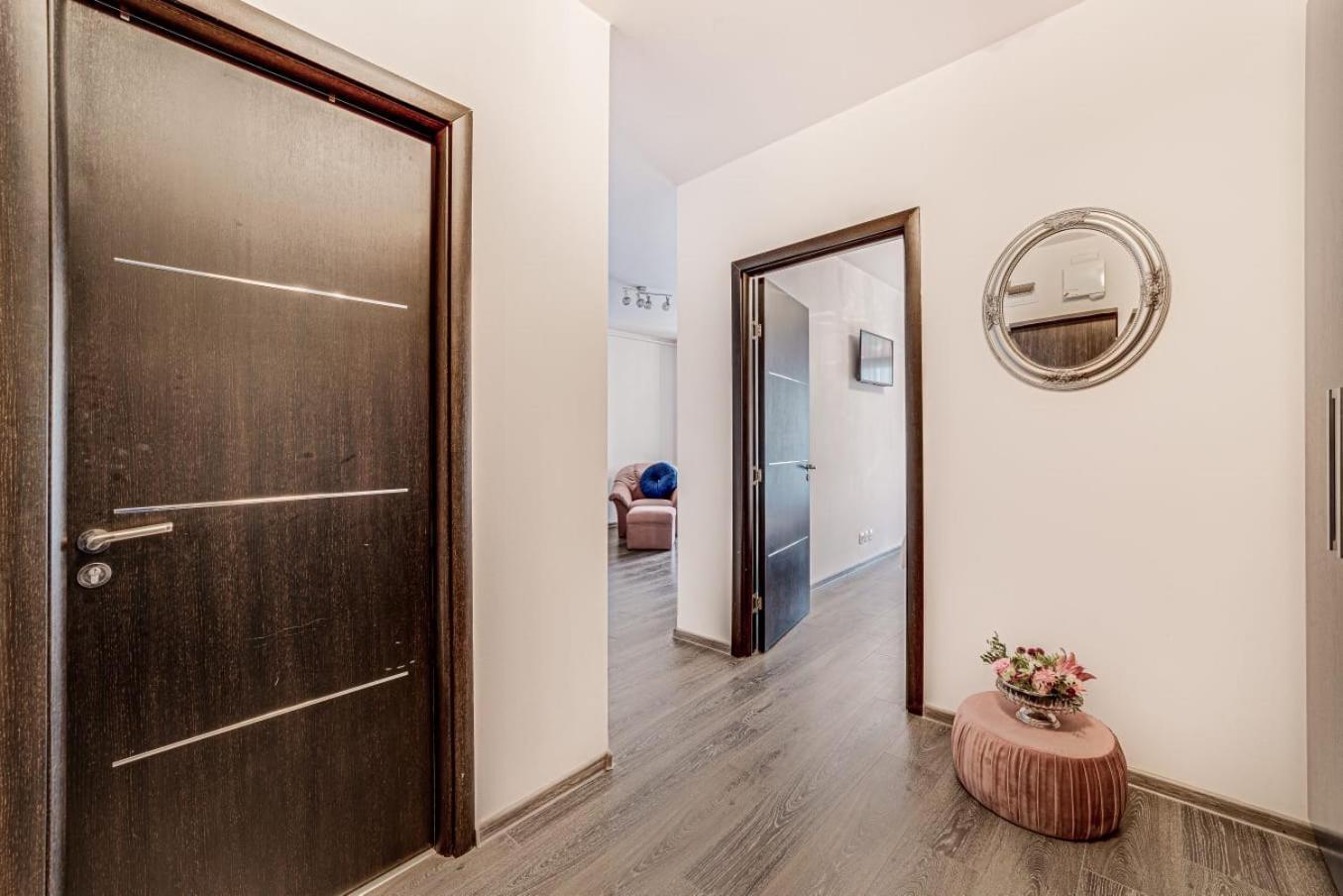 Ari Rose Apartment With Cozy Balcony Арад Екстериор снимка