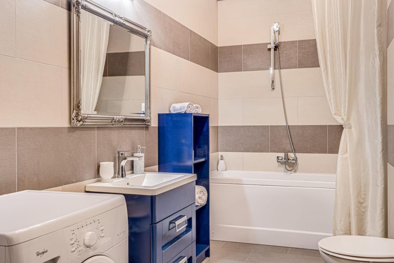Ari Rose Apartment With Cozy Balcony Арад Екстериор снимка